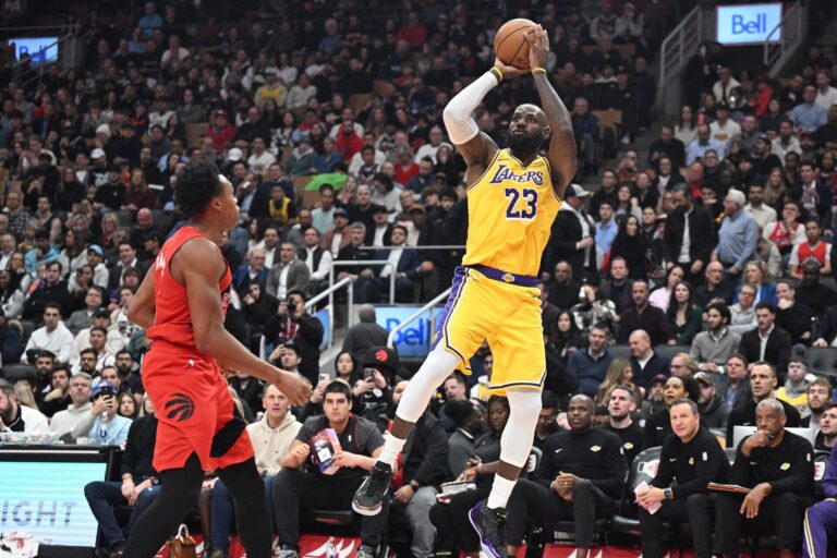 LeBron Held to 8 as Historic Double-Digit Scoring Streak Ends in Lakers’ Win
