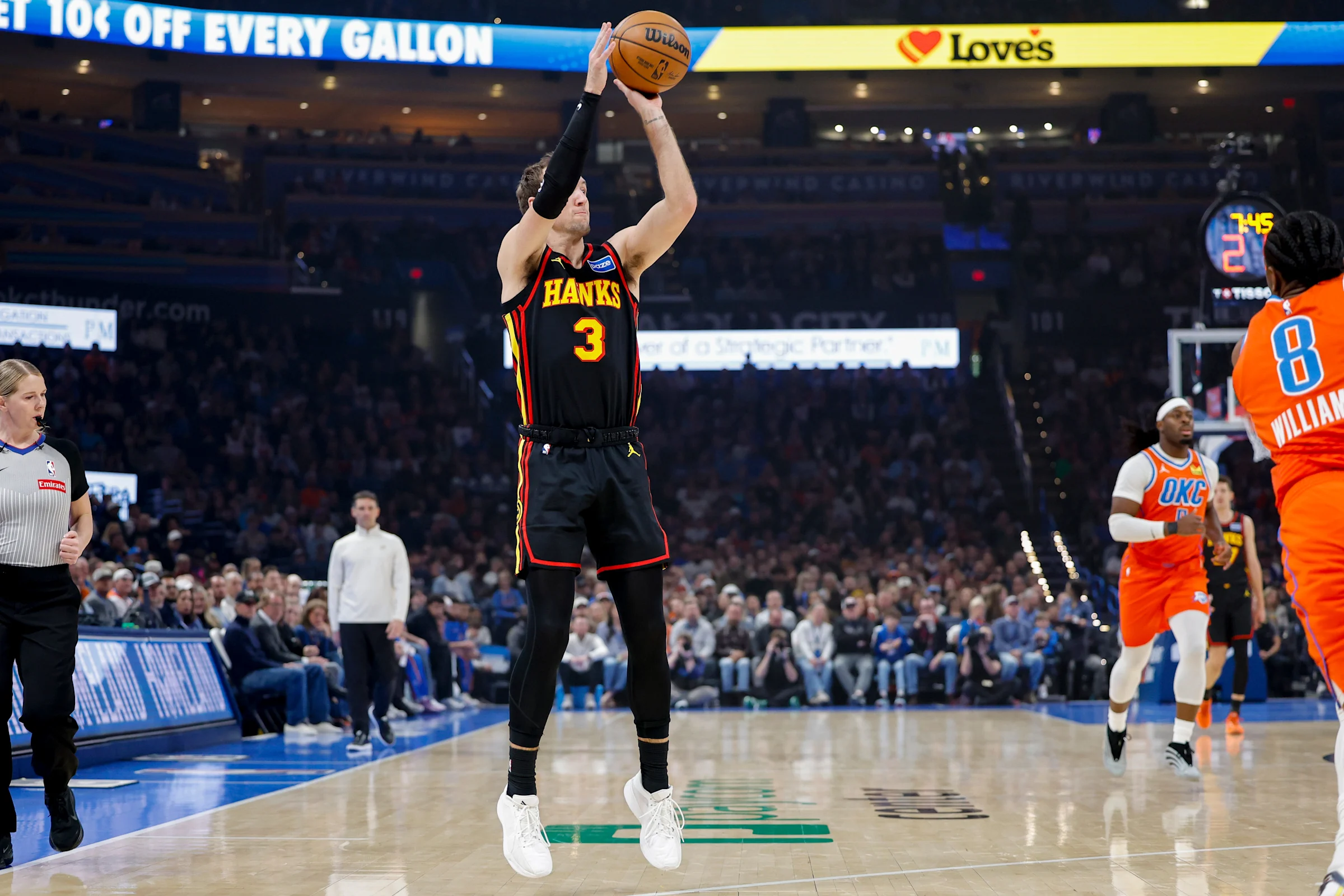 Lakers trade Gabe Vincent and second-round pick to Hawks for Luke Kennard