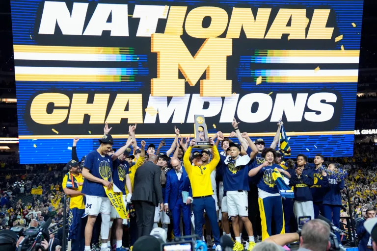 Michigan holds off UConn to win second NCAA title, first since 1989